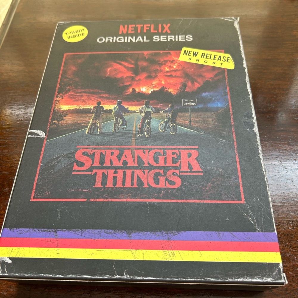 Stranger Things Netflix Medium Original Series Collector’d Box Set w/T-Shirt NIP